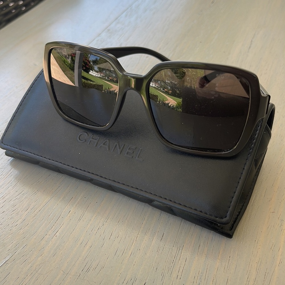 AUTHENTIC Chanel Square Sunglasses- Excellent condition - Picture 4 of 10